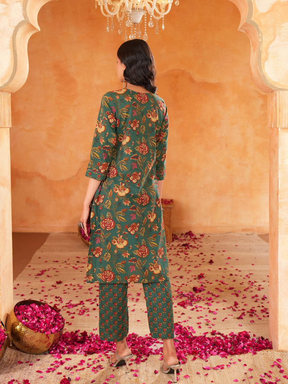 Women's Green Floral Print keyhole Neck Cotton Straight Kurta with Pant Set
