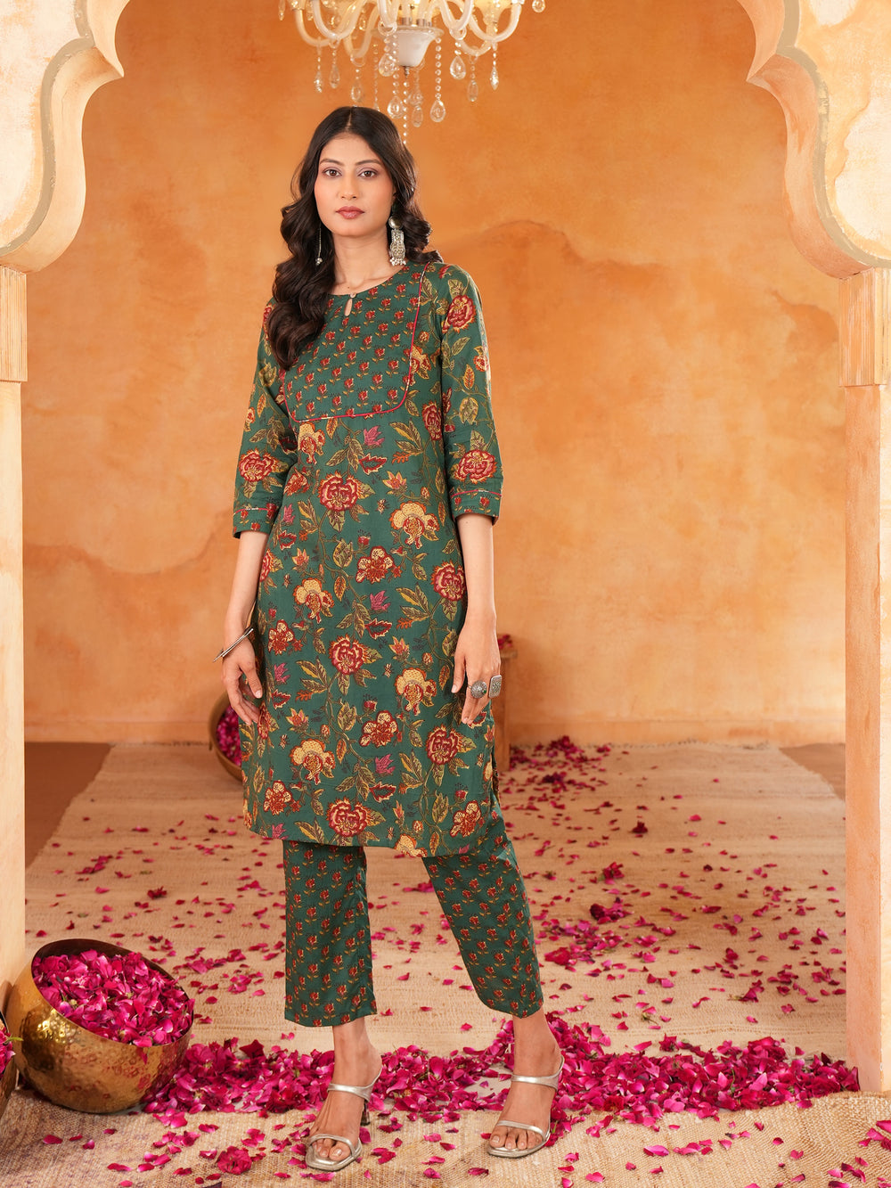 Women's Green Floral Print keyhole Neck Cotton Straight Kurta with Pant Set