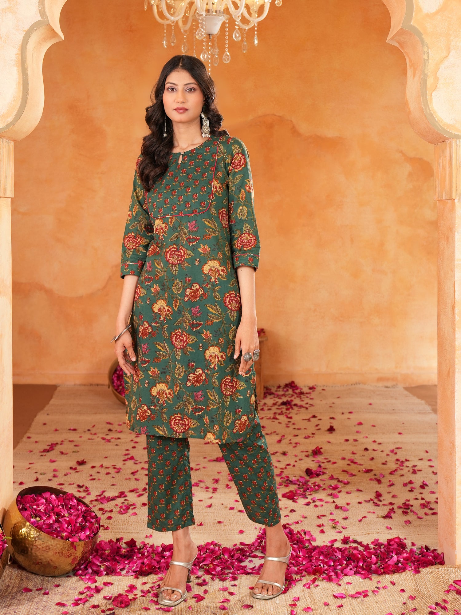Women's Green Floral Print keyhole Neck Cotton Straight Kurta with Pant Set