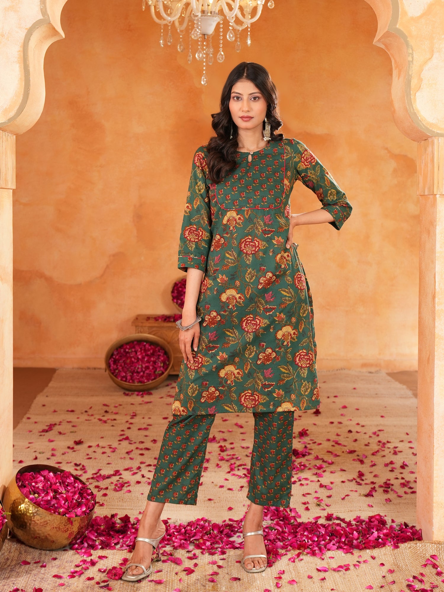 Women's Green Floral Print keyhole Neck Cotton Straight Kurta with Pant Set