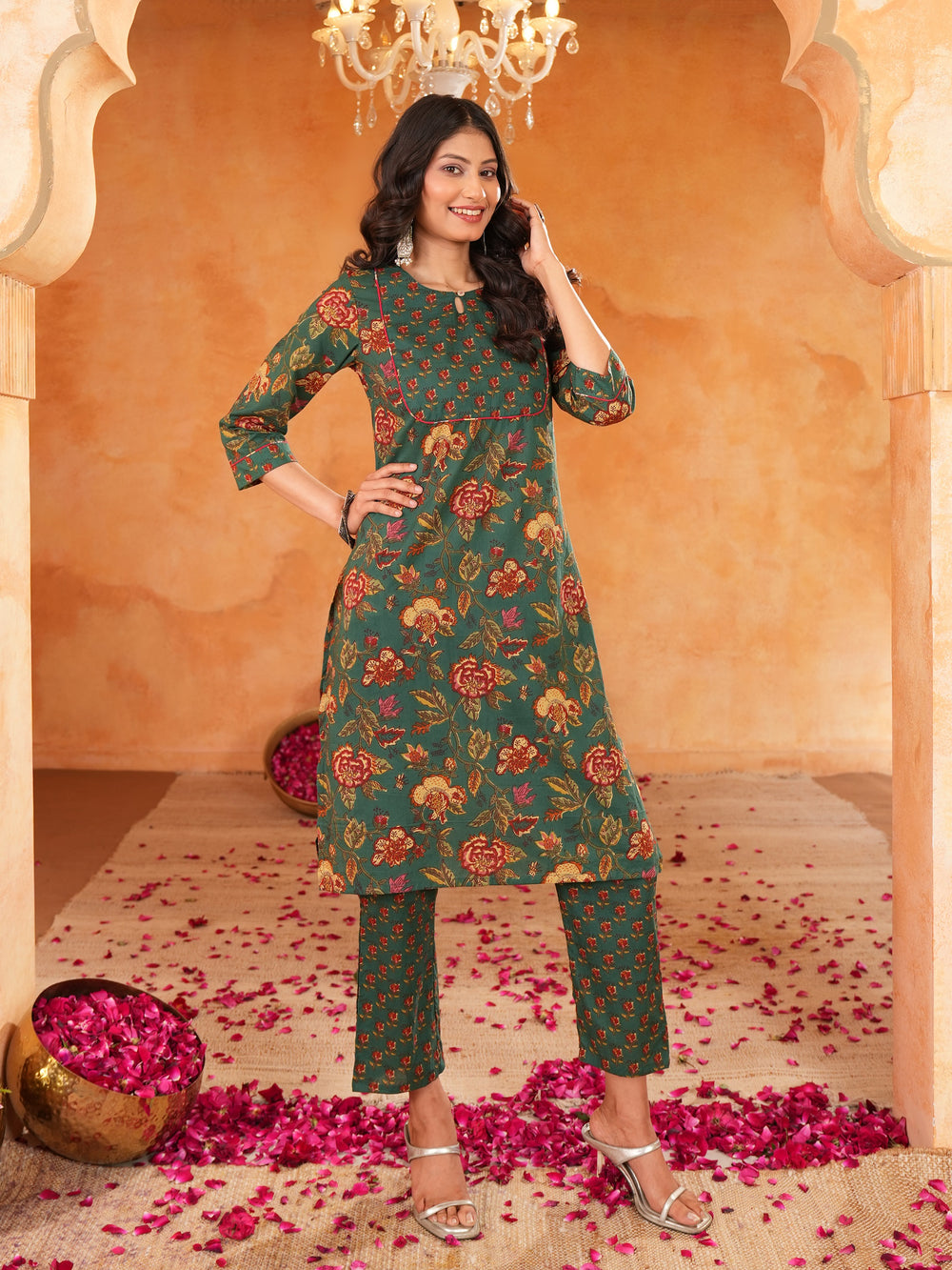 Women's Green Floral Print keyhole Neck Cotton Straight Kurta with Pant Set