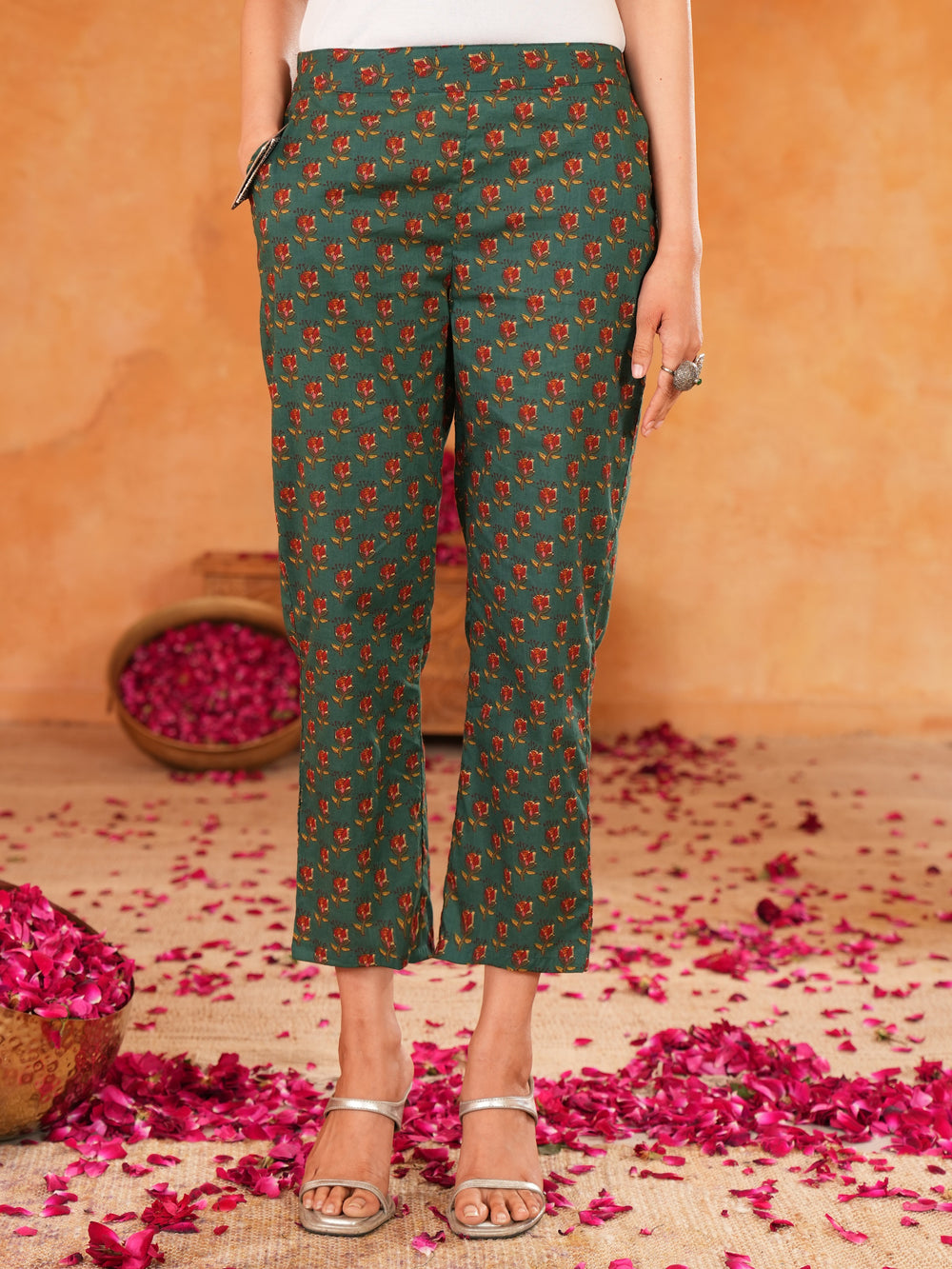 Women's Green Floral Print keyhole Neck Cotton Straight Kurta with Pant Set