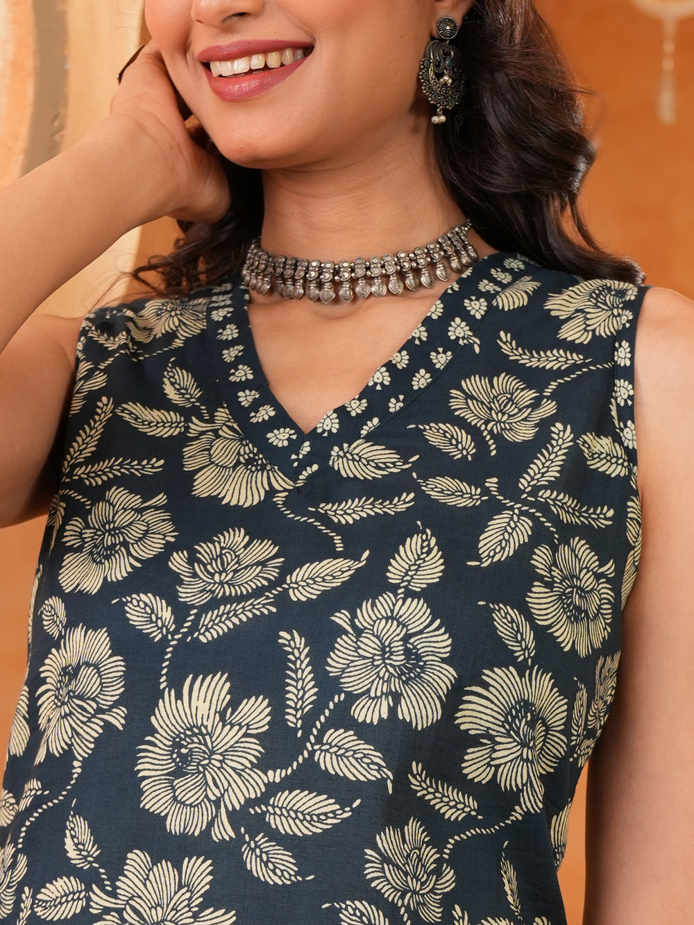 Women's Navy Blue  Floral Print V-Neck Cotton Straight Kurta with Pant Set