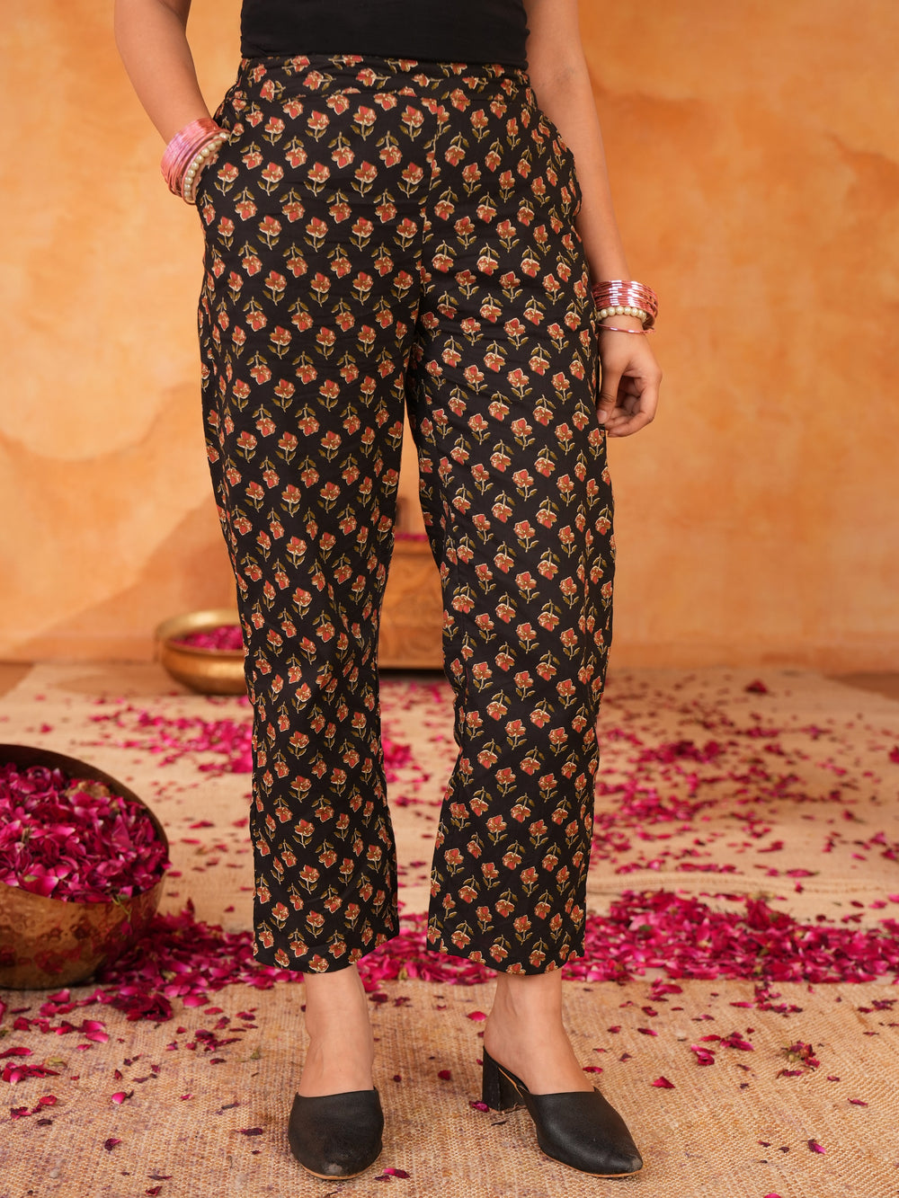 Women's Black Floral Print Cotton V-Neck Straight Kurta with Pant Set