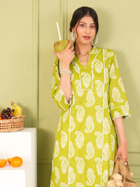 Women Green Cotton Kurta with Ethnic Motif Print Regular Fit Kurta