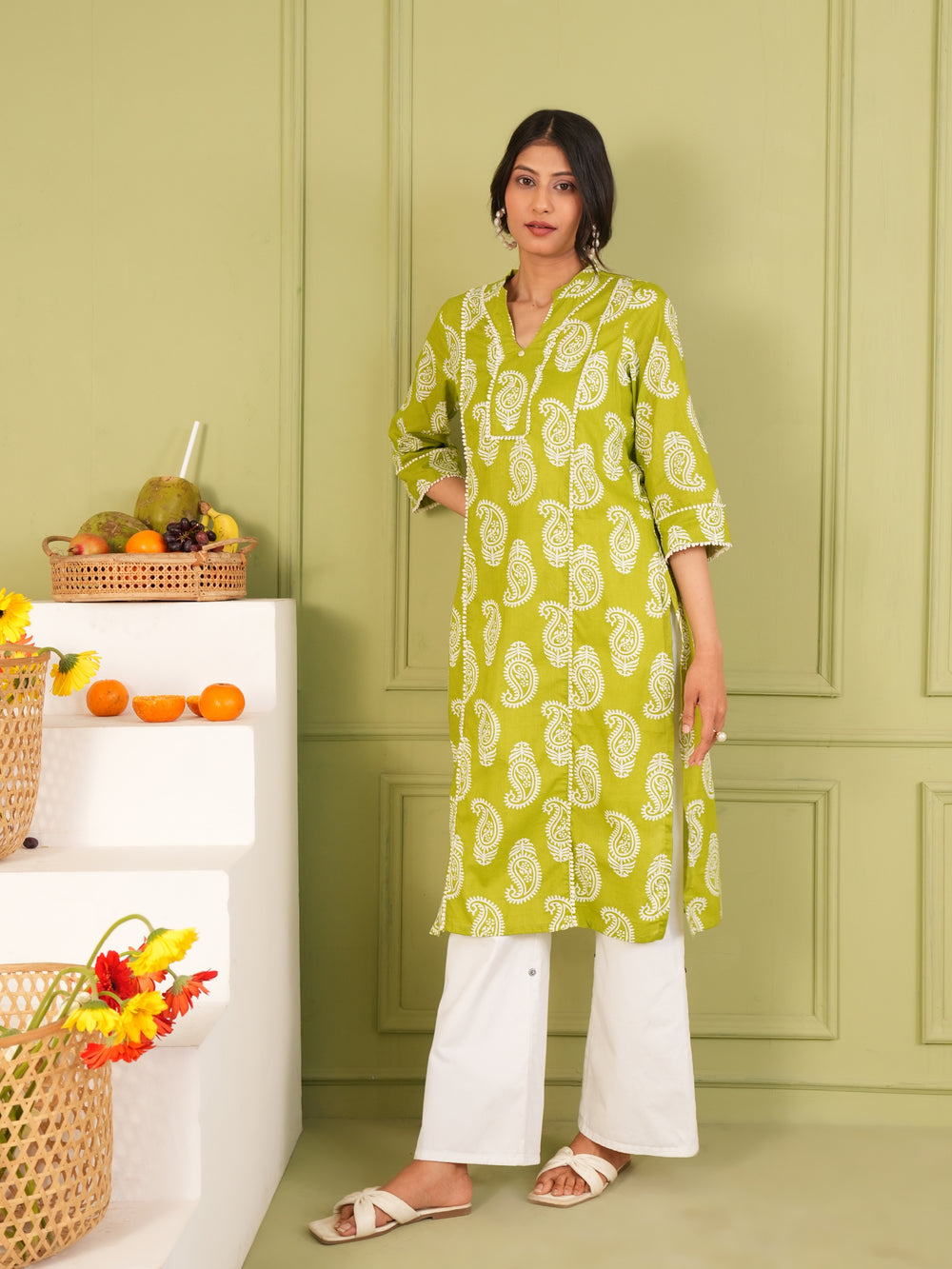 Women Green Cotton Kurta with Ethnic Motif Print Regular Fit Kurta