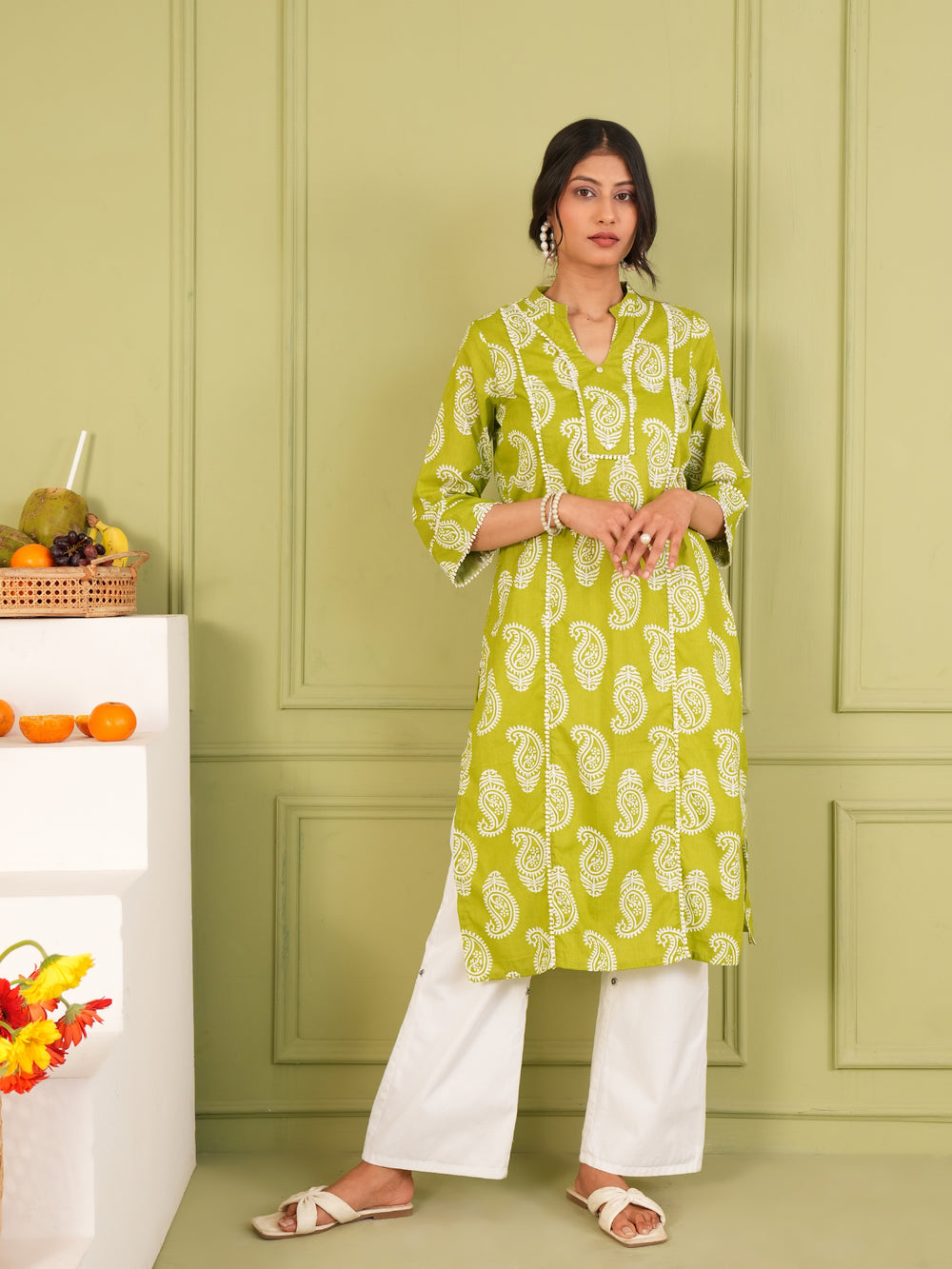 Women Green Cotton Kurta with Ethnic Motif Print Regular Fit Kurta