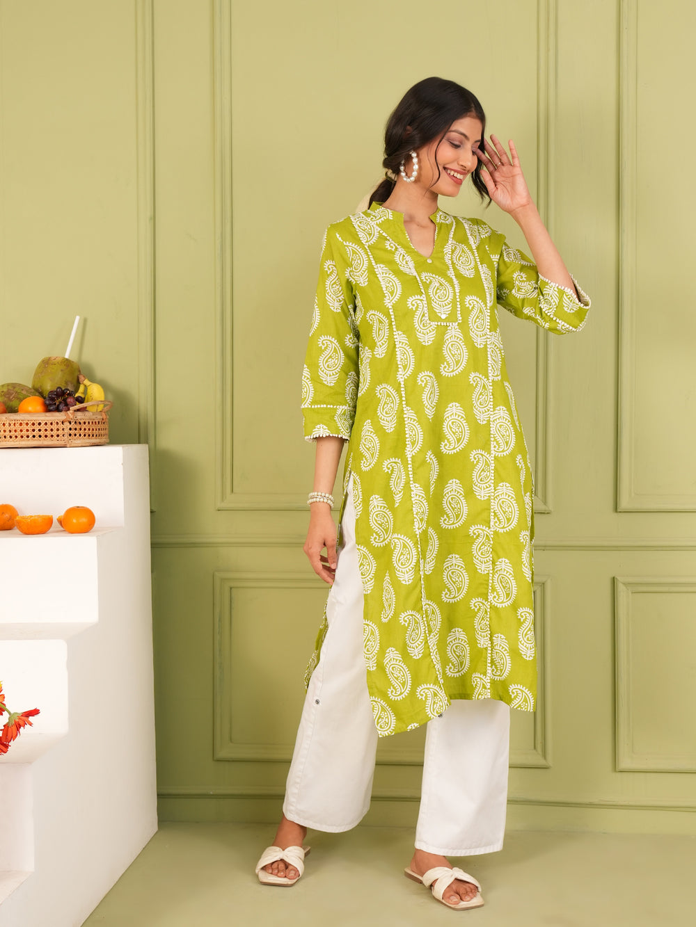 Women Green Cotton Kurta with Ethnic Motif Print Regular Fit Kurta