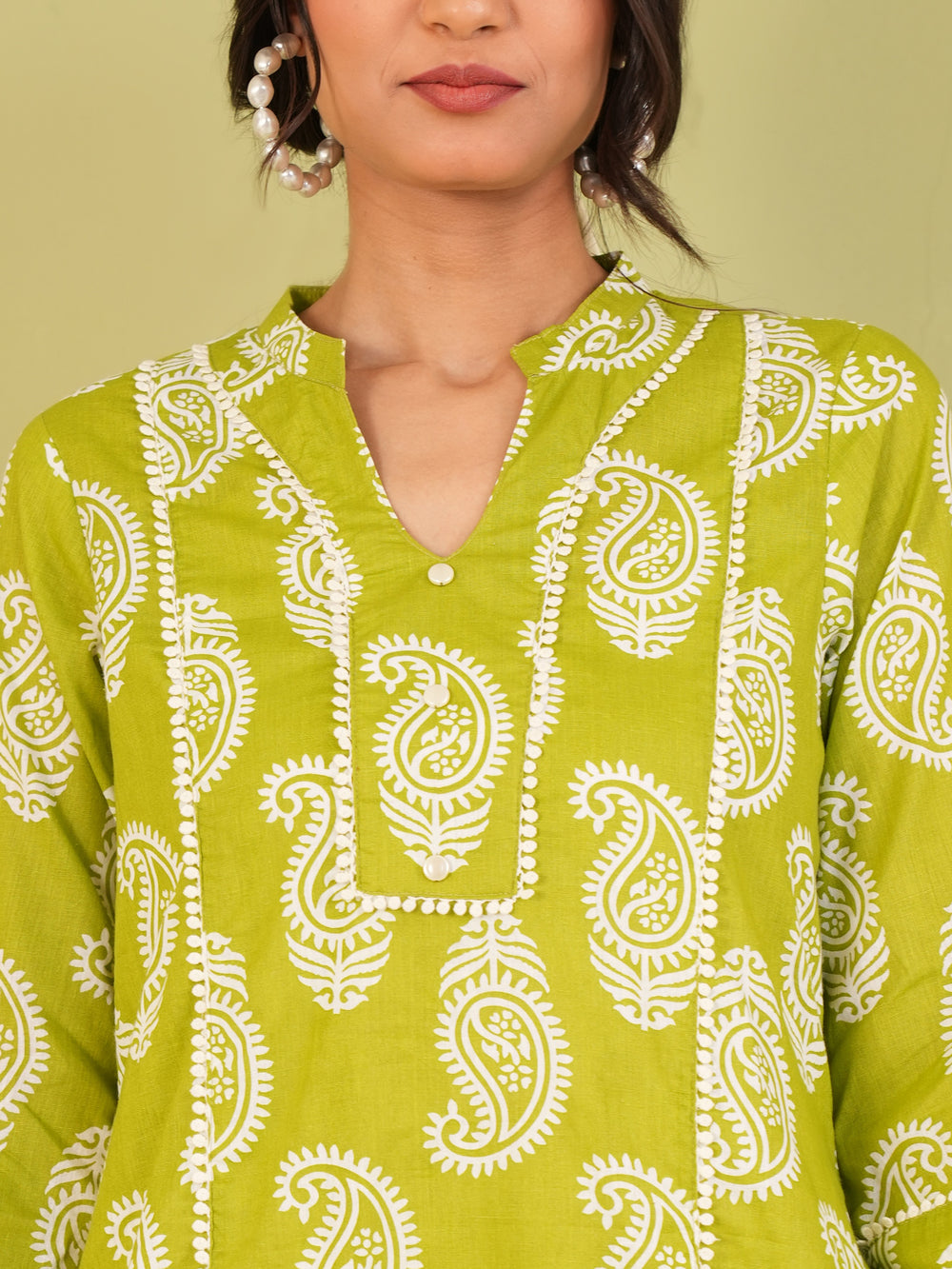 Women Green Cotton Kurta with Ethnic Motif Print Regular Fit Kurta