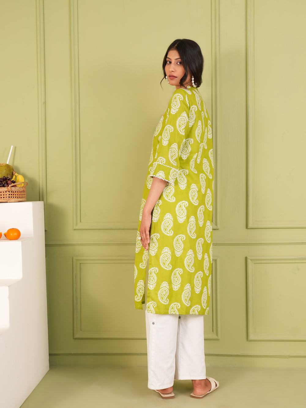 Women Green Cotton Kurta with Ethnic Motif Print Regular Fit Kurta