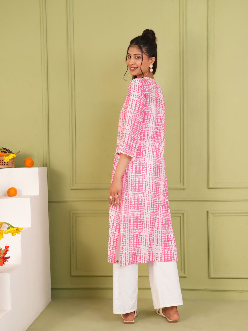 Women's Pink & White Cotton Shibori Printed Straight Kurta.