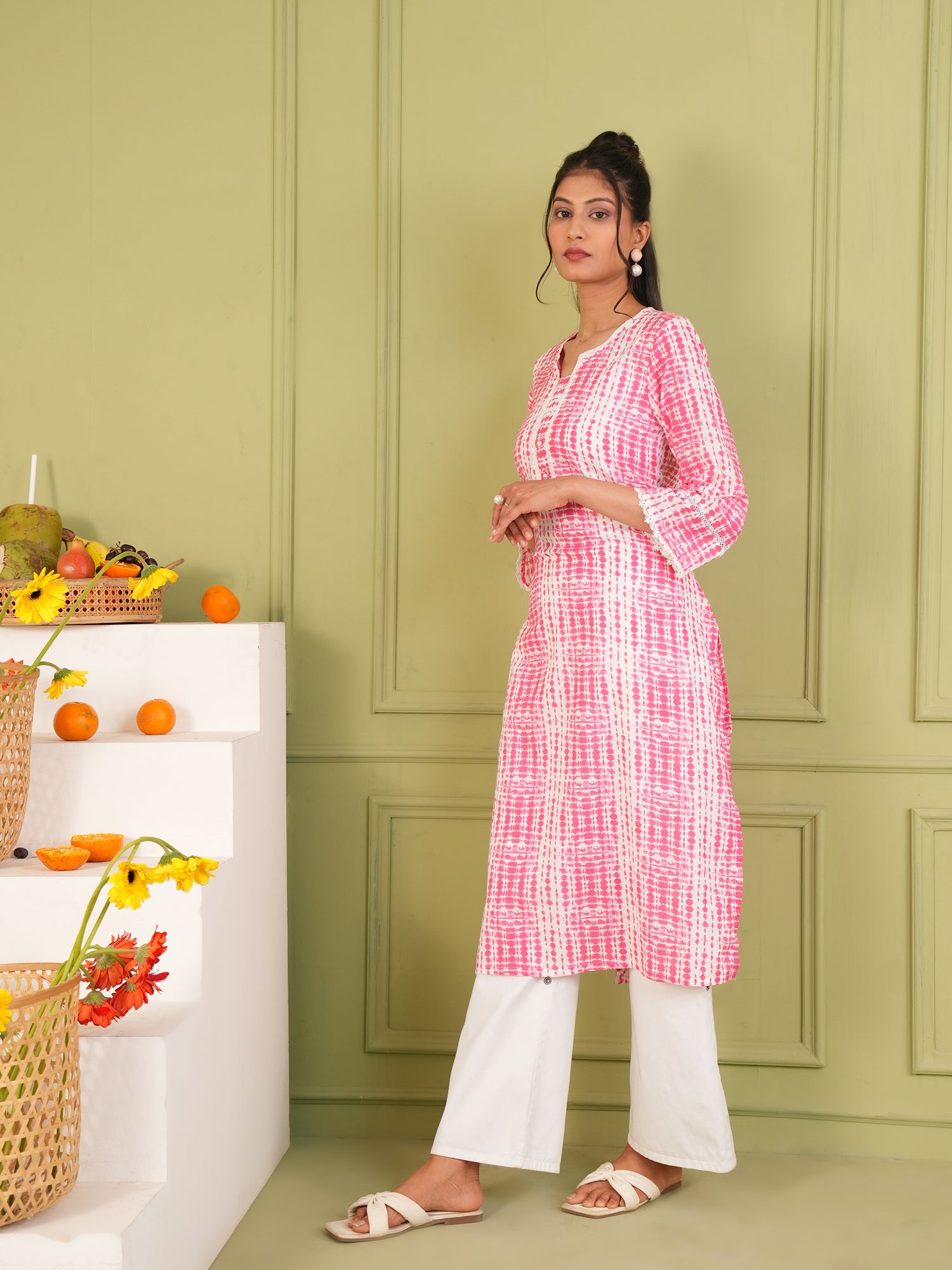 Women's Pink & White Cotton Shibori Printed Straight Kurta.