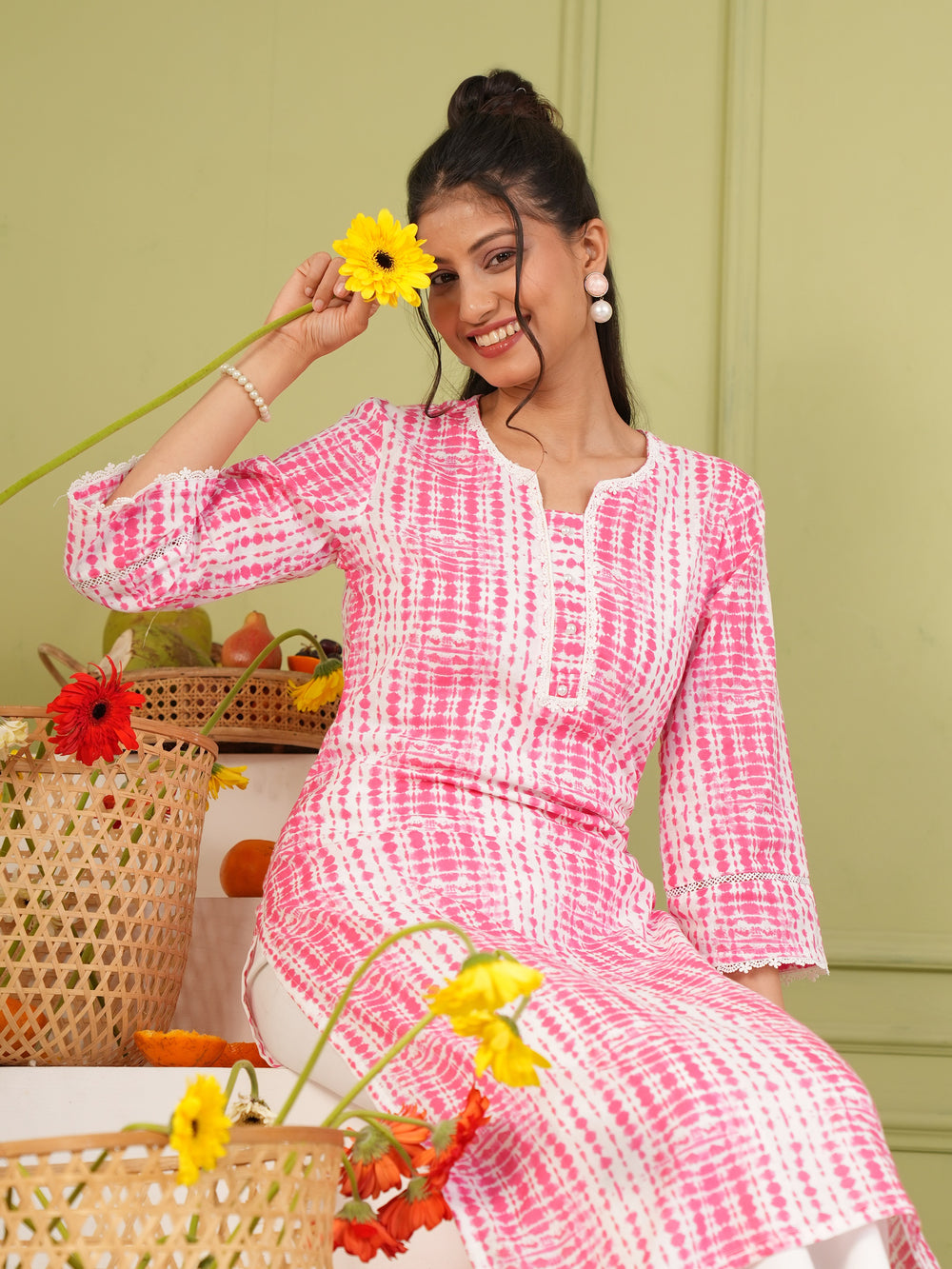 Women's Pink & White Cotton Shibori Printed Straight Kurta.